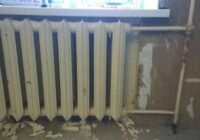 Janai apnika veco radiatoru izskats un viņa tos pārvērta līdz nepazīšanai